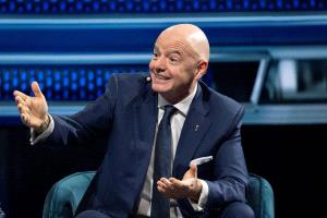 إنفانتينو يلمّح إلى منح ترمب جائزة «فيفا للسلام»