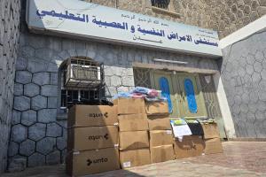 منظمة رائدون ومؤسسة إثراء للتنمية تدعمان مستشفى الأمراض النفسية بعدد من الملابس والأحذية الطبية