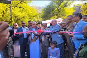 وكيل أول محافظة تعز يفتتح طريق كوكب القرف ويدشّن مشروع طريق الكدين المدهار في مديرية المعافر