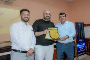 كلية طب الأسنان عدن تنظم دورة تدريبية نوعية في تجميل الأسنان