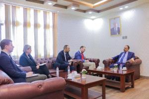 الحكومة تُحذّر من تهديدات الحوثيين لسلامة الطيران المدني