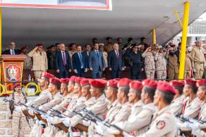 وزير الدفاع يشهد حفل تخرج الدفعة ٥٢ كلية حربية في عدن