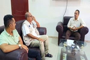 نائب مدير صحة عدن يناقش مع منظمة هانديكاب انترناشونال أوجه التعاون المشترك