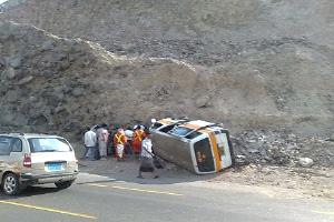 إب.. وفاة شابين وإصابة ثالث بحالة حرجة في حادث مروري مروع بمديرية جبلة