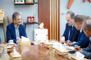 لملس يناقش مع “اليونبس” سير عمل مشروع خط الخمسين ومعالجة طفح المجاري