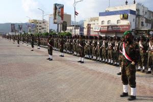 عرض عسكري واسع لقوات المجلس الانتقالي الجنوبي بساحة العروض بخور مكسر بحضور اللواء عيدروس الزُبيدي وقيادات عسكرية