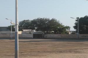 مؤسسة ثمار الخير تنفذ مشروع مسح وتهيئة أرضية ملعب نادي الفجر الجديد بالكود