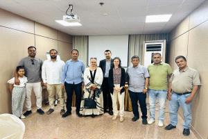 السفيرة الفرنسية لدى اليمن تؤكد التزام بلادها بحرية الصحافة خلال لقائها بعدد من الإعلاميين في عدن