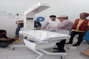 تركيب جهاز تدفئة لحديثي الولادة والخدج في مركز الطوارئ التوليدية بالمعلا