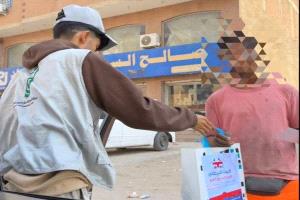 مبادرة روح توزع كسوة للمحتاجين في عدن
