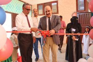 باعبّاد يفتتح معرض الوسائل التعليمية بمدرسة عائشة للتعليم الأساسي بمدينة المكلا