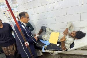 وزير الصحة يطمئن على جرحى حادثة العرقوب