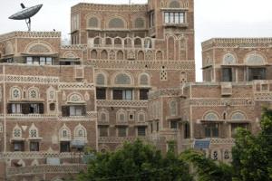 وفاة شخصين وإصابة ثالث بحالة حرجة في صنعاء جراء تعاطي مادة "الميثانول" السامة