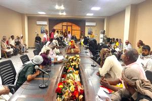 محافظ لحج يلتقي مواطني المحافظة ويؤكد على تلبية مطالبهم المشروعة