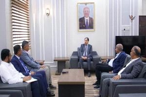 الوزير البكري يناقش اوضاع واحتياجات نادي الشعلة ويؤكد دعم خطط تطوير أنشطته