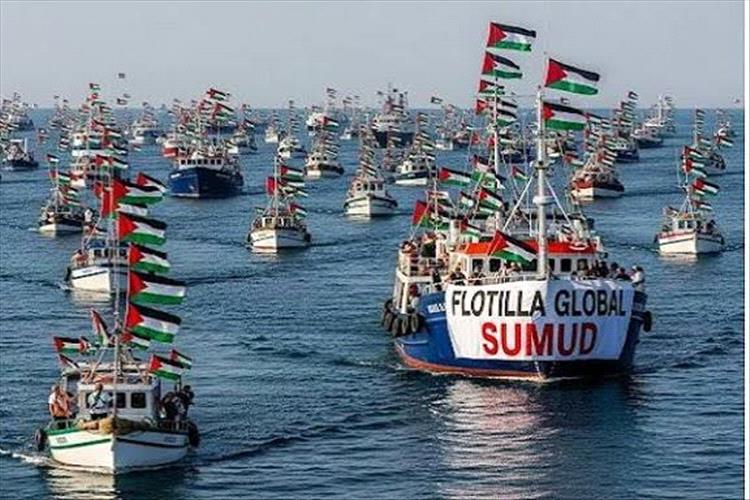 انقطاع الاتصال بكبرى سفن أسطول الصمود والنشطاء يلقون هواتفهم بالبحر
