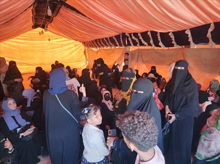 محاميات في تعز يطلقن مبادرة ”خيمة النساء” لتوثيق جرائم الانفلات الأمني ودعم الضحايا