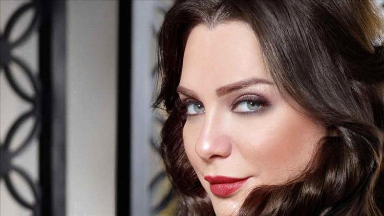سلاف فواخرجي تنعي تدمير معهد الموسيقى في دمشق: "أنعي إليكم الموسيقى في بلادي"