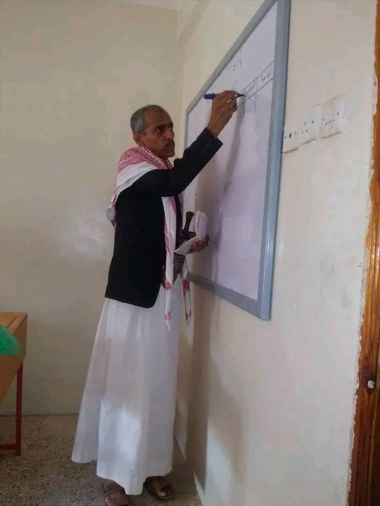 إب.. إعتداء حوثي على معلم داخل مدرسة بسبب منعه الغش يثير موجة غضب وإستنكار واسع