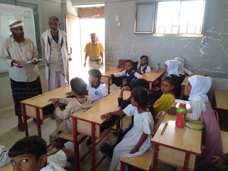 مدير مكتب التربية بمديرية الوضيع يتفقد عددا من المدارس في مجال السواد