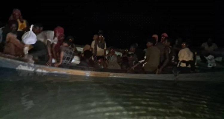 خفر السواحل في باب المندب ينجح في اعتراض 41 مهاجراً غير شرعيًا وتسليم المهربين للجهات المختصة