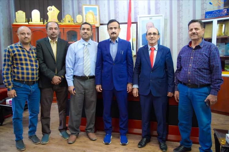 محافظ شبوة يبحث مع لجنة الهيئة العامة للتأمينات سبل تطوير فرع الهيئة بالمحافظة