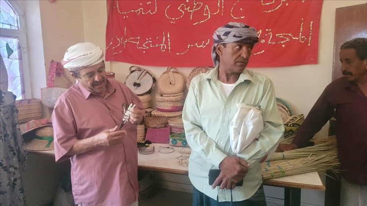مركز الاسر المنتجة بلودر يحتفي بذكرى ثورة ١٤ أكتوبر المجيدة،ويفتتح معرضا للمنتجات الشعبية