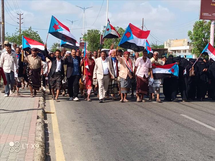 أبناء خنفر يجسدون الوفاء لثورة أكتوبر المجيدة