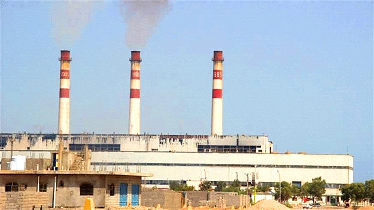 عاجل : كهرباء عدن تحذر من انطفاء كلي خلال ساعات بعد احتجاز ناقلات النفط الخام في أحور