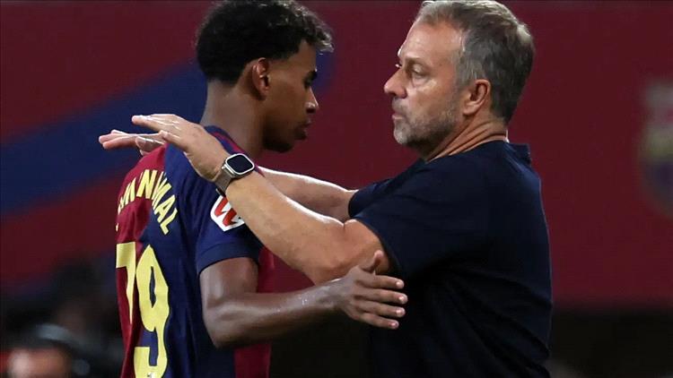 يامال يفجر غرفة لاعبي برشلونة..واجتماع حاد مع وكيله