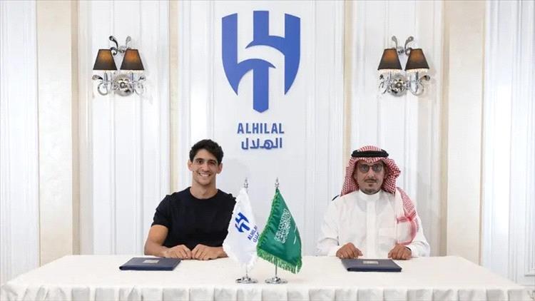 الهلال يبقي حارسه المغربي بونو حتى 2028