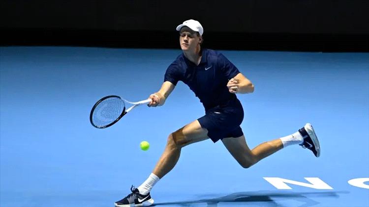 سينر يضرب موعداً مثيراً مع ألكاراز في نهائي “Six Kings slam 2025”