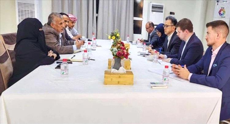 المهرة: لقاء رئاسي أممي لتقييم الأوضاع الاقتصادية والأمنية وتعزيز جهود السلام في اليمن
