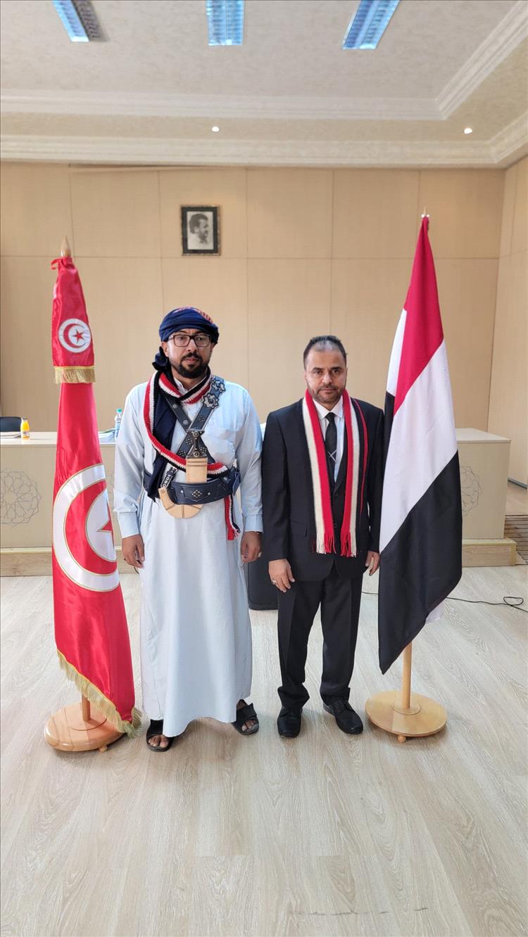 قيثارة العصر وشاهد التاريخ: المجتمع اليمني في القرن السابع الهجري من خلال شعر ابن هتيمل ( أطروحة دكتوراه مهمة للشاعر محمود أبوبكر)