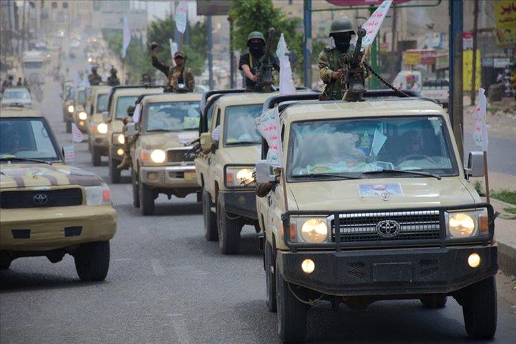 الحوثيون يدفعون بتعزيزات عسكرية باتجاه تعز