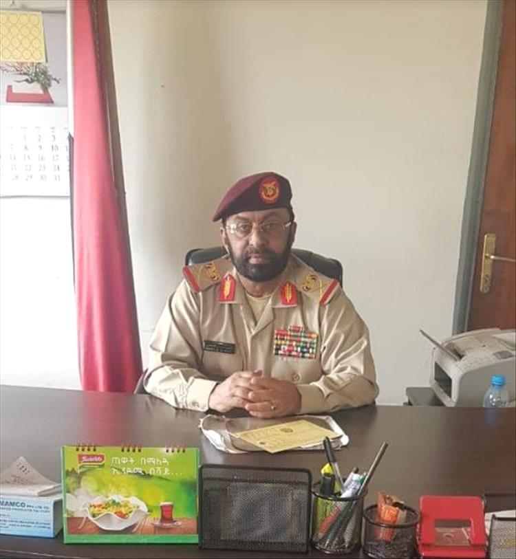 اللواء الفضلي يعزي الميسري في وفاة بن عمه