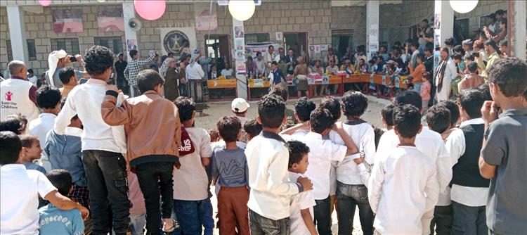 مدرسة ضاهر البكري بردفان تحتفي بذكرى ثورة أكتوبر المجيدة بحضور قيادة المديرية