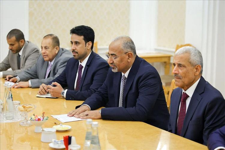 الزُبيدي يصل موسكو ويبحث مع لافروف فتح السفارة الروسية في عدن