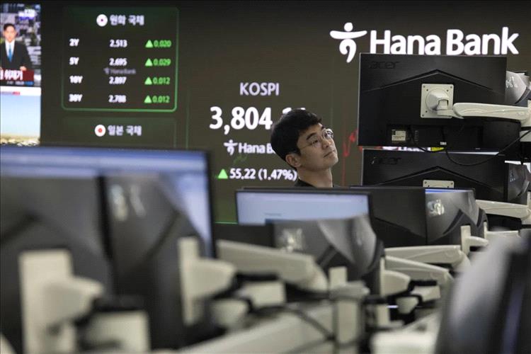 الأسواق الآسيوية تواصل المكاسب مع تفاؤل سياسي في اليابان