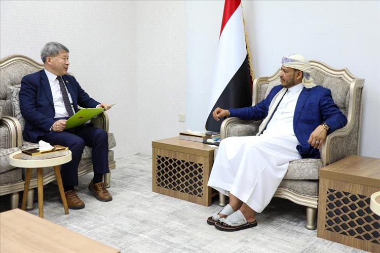 النائب العليمي يبحث مع سفيري فرنسا وكوريا تعزيز التعاون المشترك ودعم الإصلاحات في اليمن