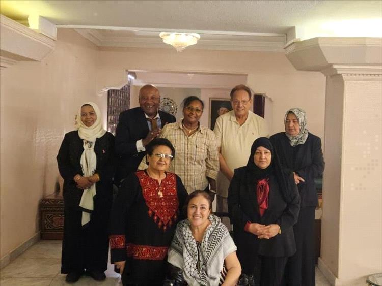 الرئيس علي ناصر محمد يستقبل عددا من الأدباء