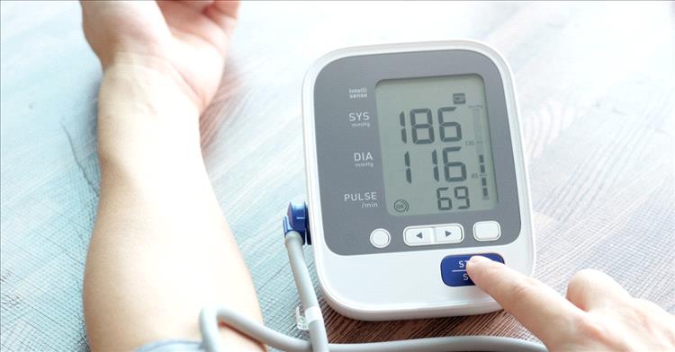 علاج ارتفاع ضغط الدم في منزلك: 10 أعشاب طبيعية تدعم صحة قلبك وتخفض الضغط