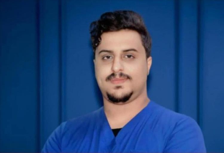 الصحفي المعلم يهنئ الدكتور عطريش على نيله شهادة البكالوريوس في طب وجراحة الفم والأسنان من جامعة عدن