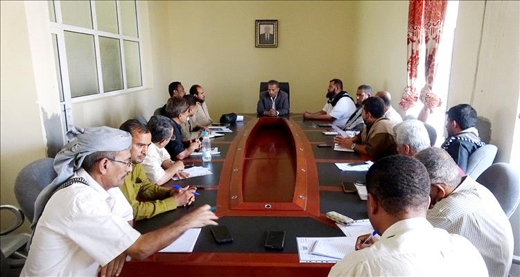 محافظ أبين يترأس اجتماعًا لمناقشة آليات الاستهداف الجديدة للمساعدات الغذائية الطارئة