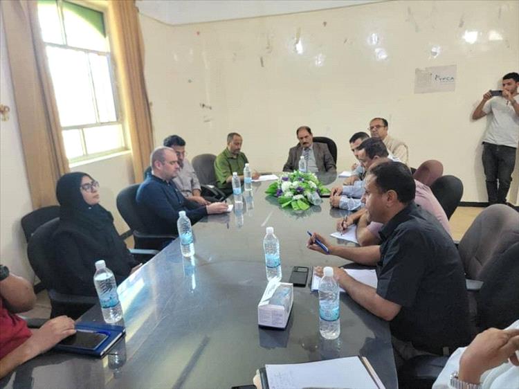 محافظ الضالع يناقش مع ممثلي هيئة الإغاثة وجمعية رعاية الأسرة التدخلات الإنسانية والتنموية