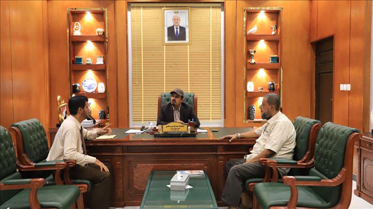 محافظ حضرموت الأستاذ مبخوت مبارك بن ماضي يطلع على نشاط مكتب الجمارك وجمرك الشحر