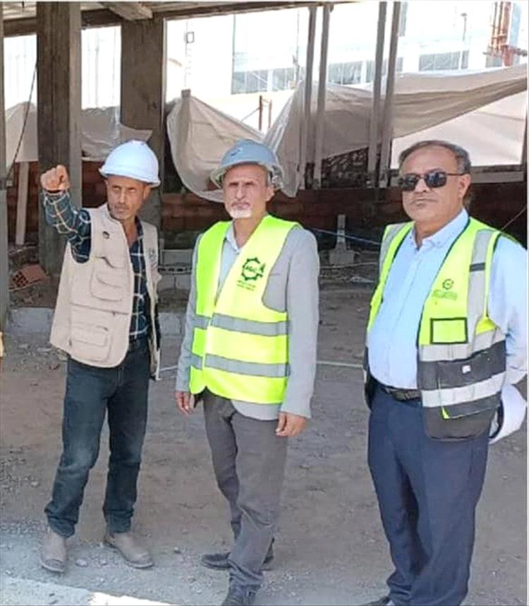 الوكيل الشبحي يتفقد مشروع مخازن الأدوية واللقاحات المركزية في عدن