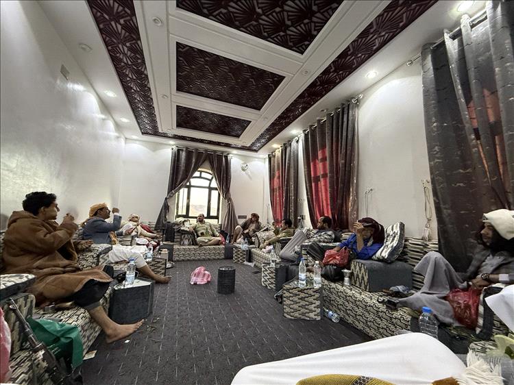 اجتماع قبلي يبحث ملابسات وفاة مواطن أثناء احتجازه في مركز الأمن بالعمشية