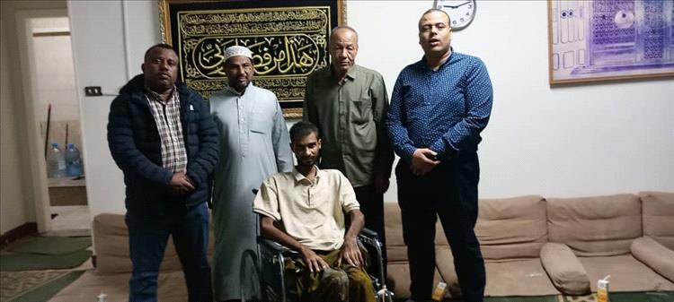 نائب رئيس دائرة العلاقات الخارجية بالمؤتمر الجامع يزور جريح ثورة الشباب حسين محفوظ باسالم في مصر