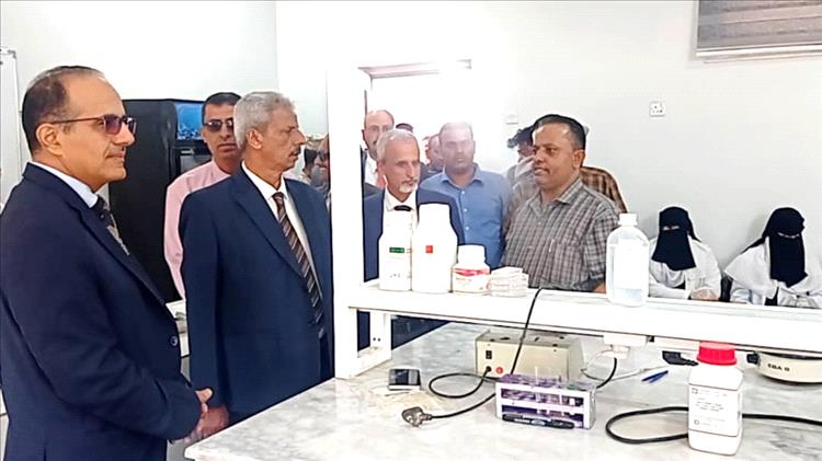 وزير الصحة يشيد بالجهود المحلية في تطوير المعهد العالي للعلوم الصحية بلحج